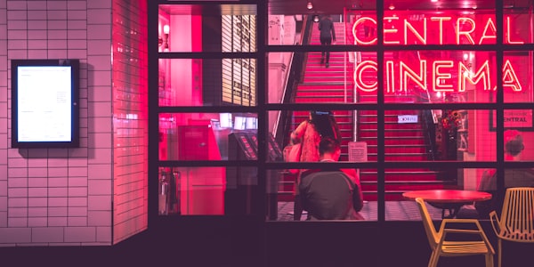 编辑精选电影《霓虹夜曲》海报 - 赛博朋克风格科幻片