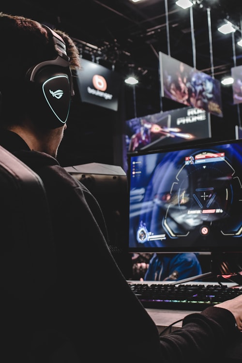 全球热播动漫《星域幻想》海报 - 科幻机甲动漫